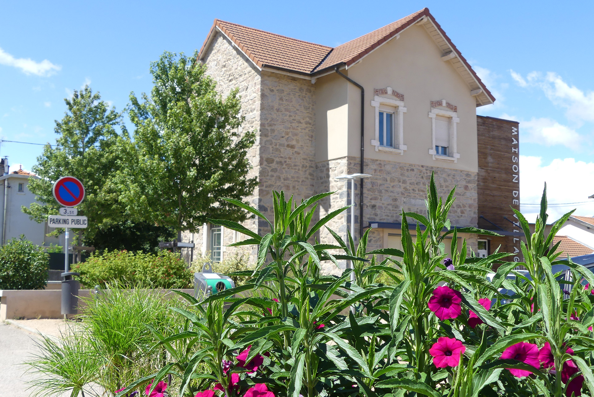 Village House © Saint-Genis-les-Ollières