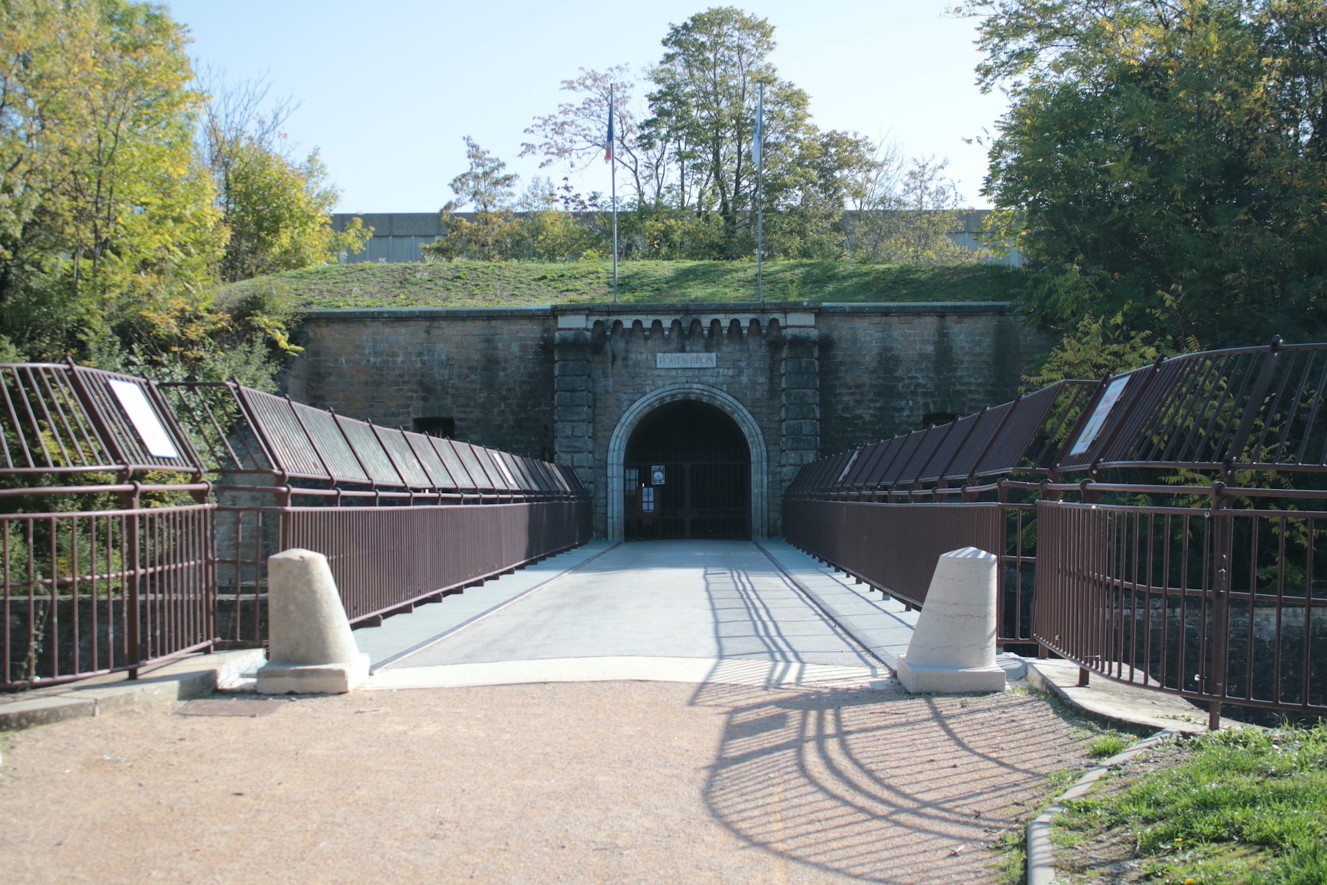 Entrée du fort de Bron © Claire Morel