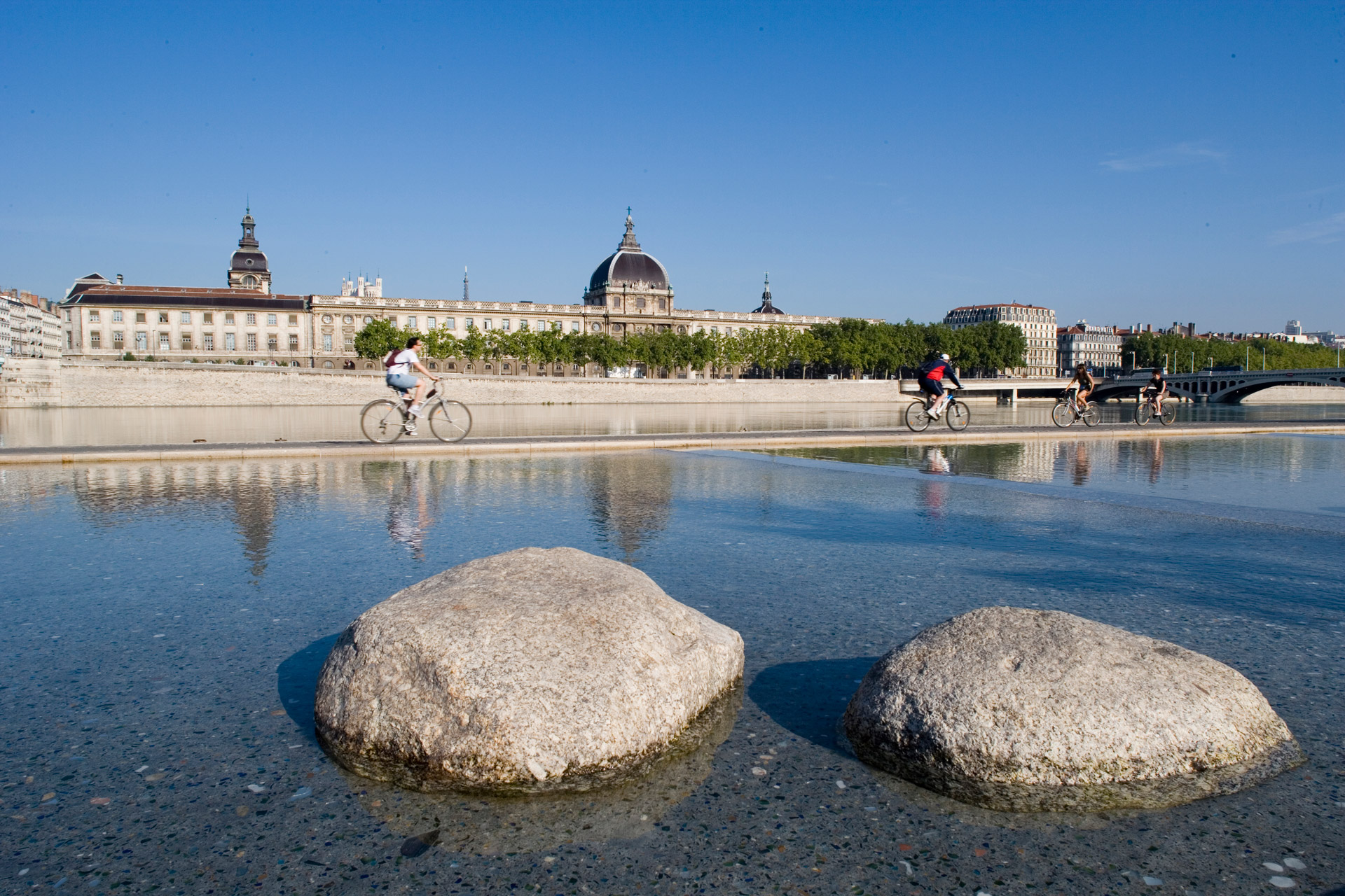 Les Berges du Rhône face au Grand Hôtel-Dieu © Tristan Deschamps / ONLY LYON Tourisme et Congrès