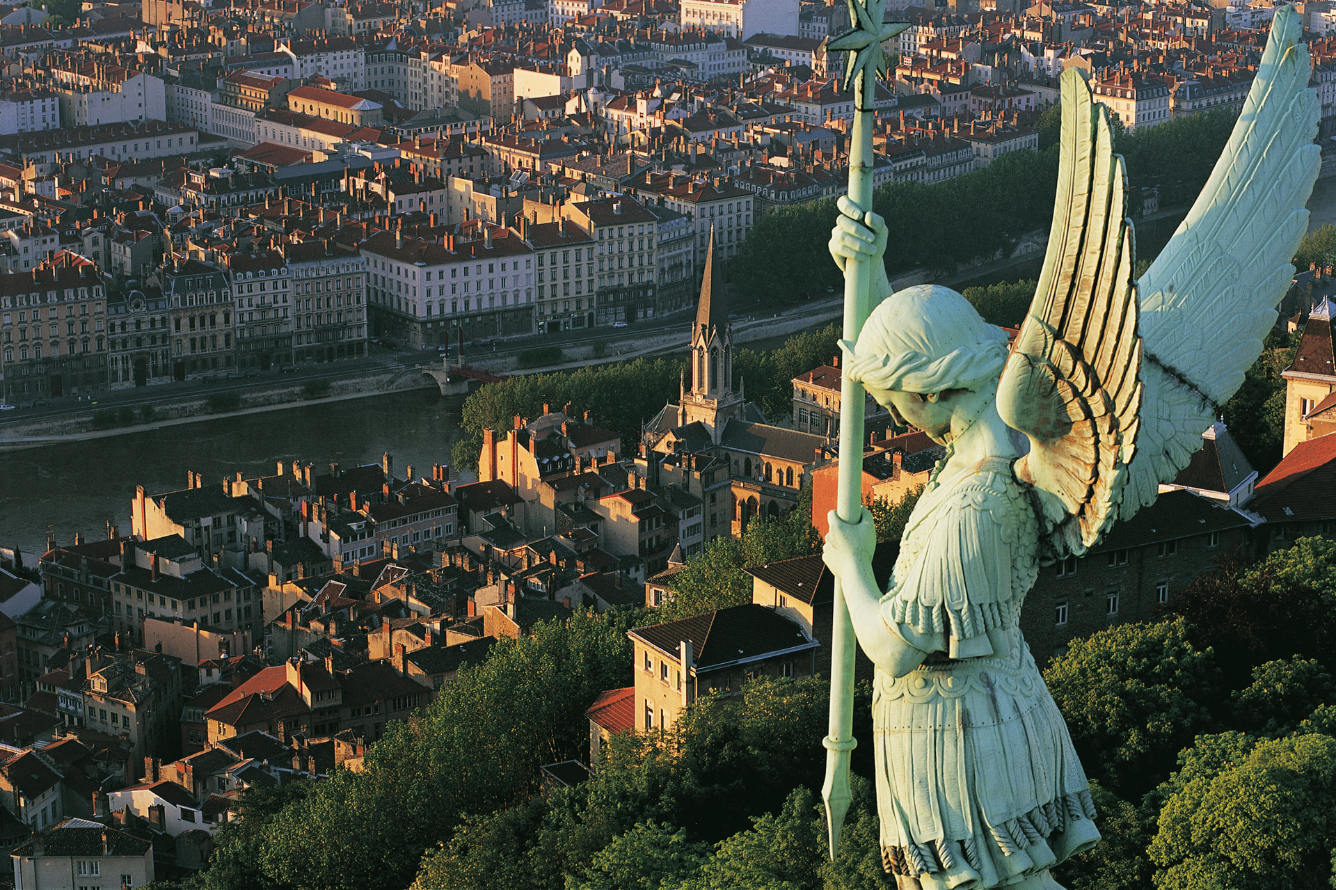 Panorama over Lyon from the roffs of Fourvière basilica © Tristan Deschamps