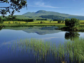 Lake in the Sancy in Auvergne © CRDTA/Joel Damase