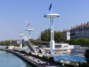 Centre Nautique Tony Bertrand © Travelview / 480464893 / Shutterstock